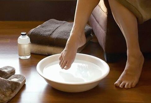 Joint pain in the evening does not mean a disease, it can be removed with folk remedies, such as a warm bath